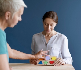 woman doing occupational therapy session with psychologist